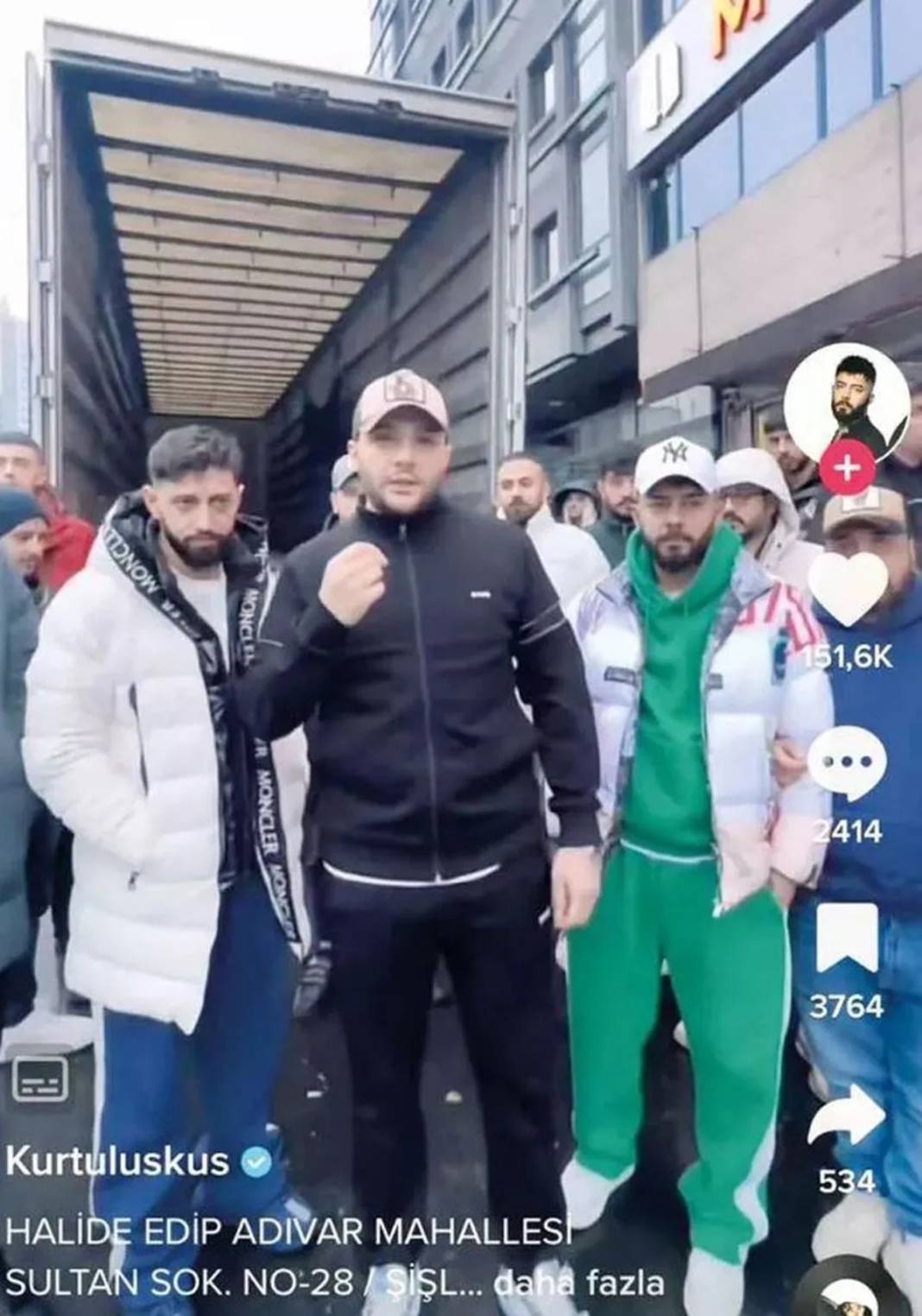 Ünlüler depremzedeler için tek yürek oldu! Kimisi bölgede, kimisi kampanya organize ediyor 24